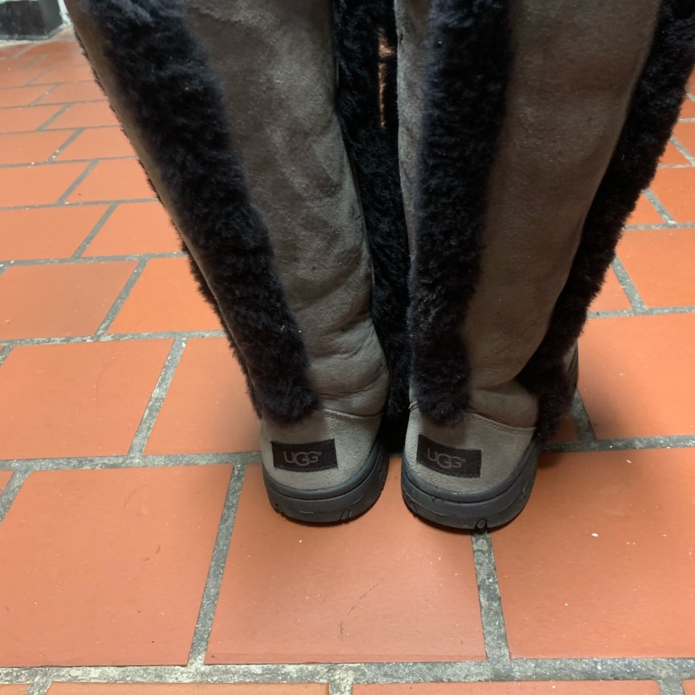 Uggs - image 4